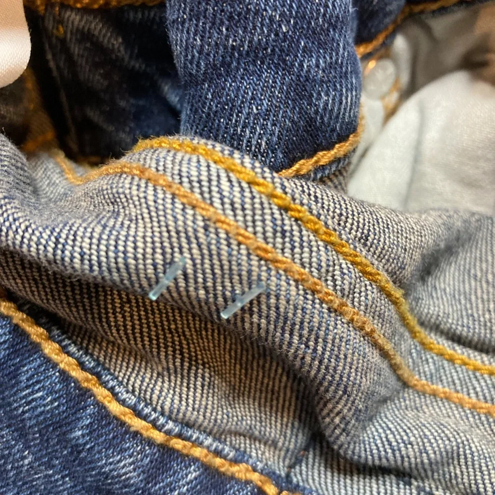 Levis Signature Gold relaxed denim - Picture 9 of 13